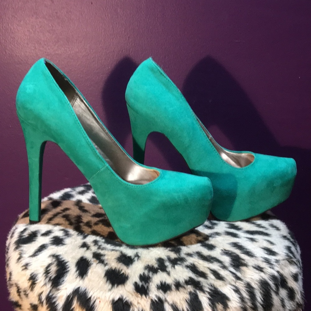Charlotte Russe green pumps